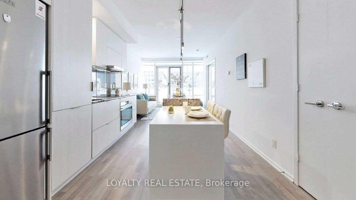 Photo 14 at 908 - 1 Bloor Street E, Yonge Corridor, Toronto