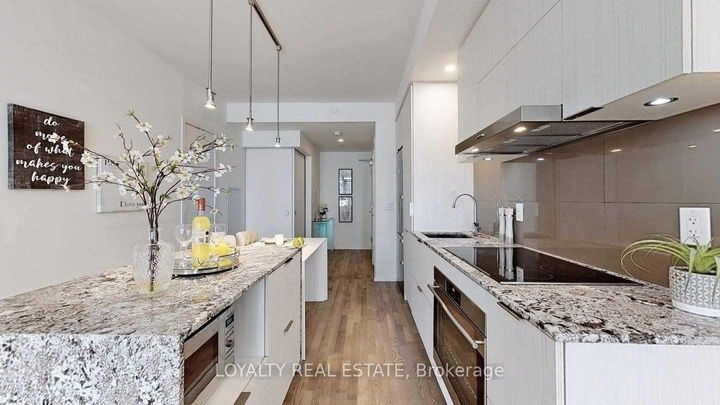 Photo 15 at 908 - 1 Bloor Street E, Yonge Corridor, Toronto