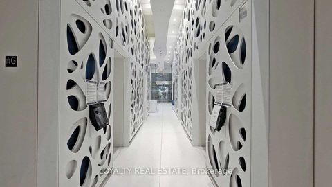 Photo 4 at 908 - 1 Bloor Street E, Yonge Corridor, Toronto