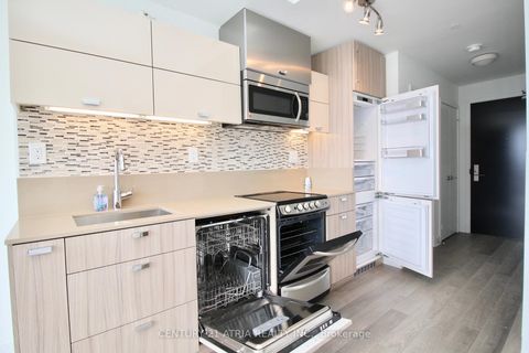 Photo 8 at 1303 - 290 Adelaide Street W, Waterfront Communities C1, Toronto