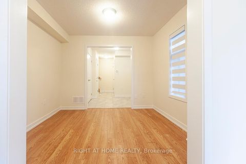 Photo 4 at 42 Dandara Gate, Steeles West Industrial, Vaughan