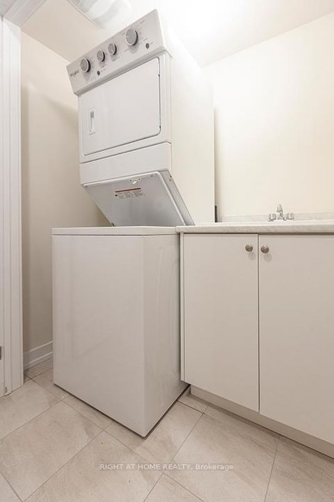 Photo 6 at 42 Dandara Gate, Steeles West Industrial, Vaughan