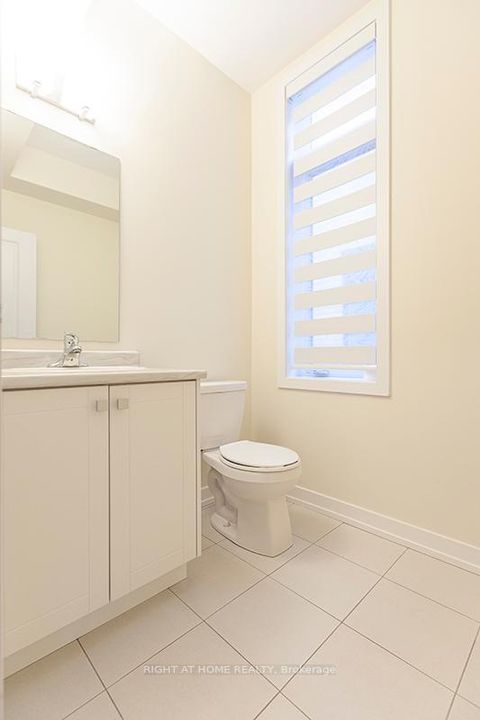 Photo 7 at 42 Dandara Gate, Steeles West Industrial, Vaughan