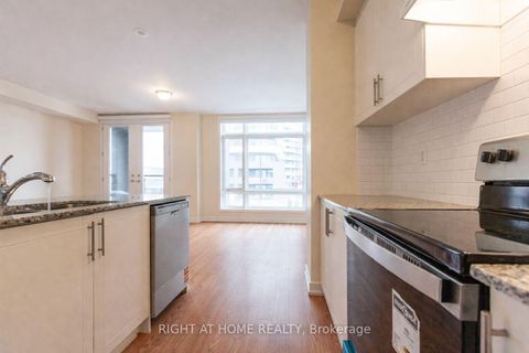 Photo 10 at 42 Dandara Gate, Steeles West Industrial, Vaughan