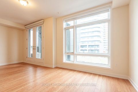 Photo 14 at 42 Dandara Gate, Steeles West Industrial, Vaughan