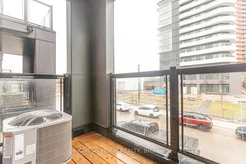 Photo 17 at 42 Dandara Gate, Steeles West Industrial, Vaughan