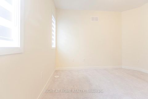 Photo 22 at 42 Dandara Gate, Steeles West Industrial, Vaughan