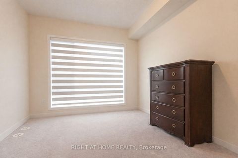 Photo 28 at 42 Dandara Gate, Steeles West Industrial, Vaughan