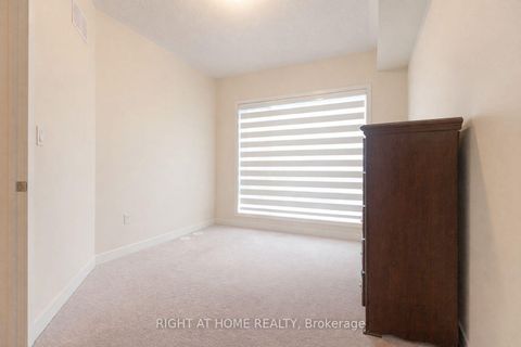 Photo 30 at 42 Dandara Gate, Steeles West Industrial, Vaughan