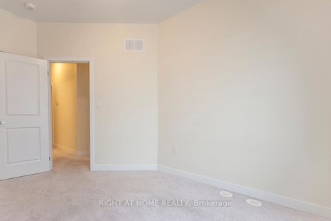 Photo 31 at 42 Dandara Gate, Steeles West Industrial, Vaughan