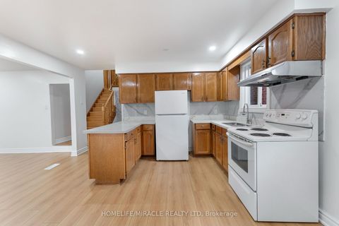 Photo 7 at 4 Greendowns Drive, Scarborough Village, Toronto