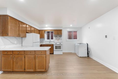 Photo 10 at 4 Greendowns Drive, Scarborough Village, Toronto