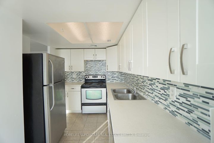 Photo 7 at 1204 - 10 Markbrook Lane, Jamestown, Toronto