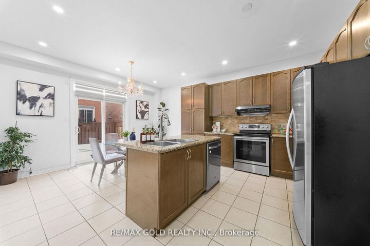 Photo 10 at 36 Ocean Ridge Drive E, Wellington, Brampton