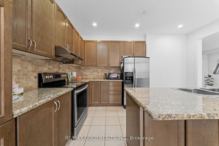Photo 12 at 36 Ocean Ridge Drive E, Wellington, Brampton