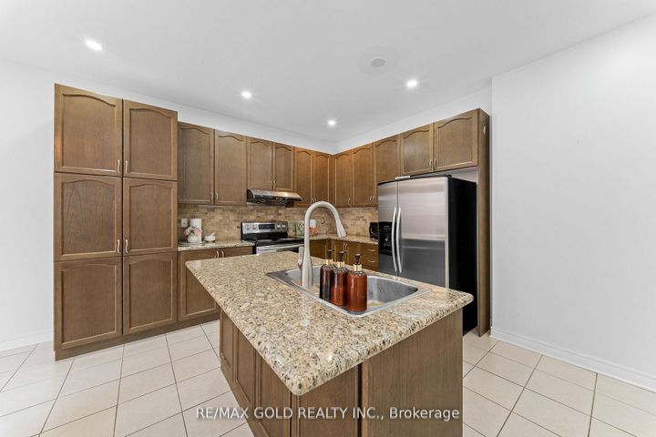 Photo 13 at 36 Ocean Ridge Drive E, Wellington, Brampton