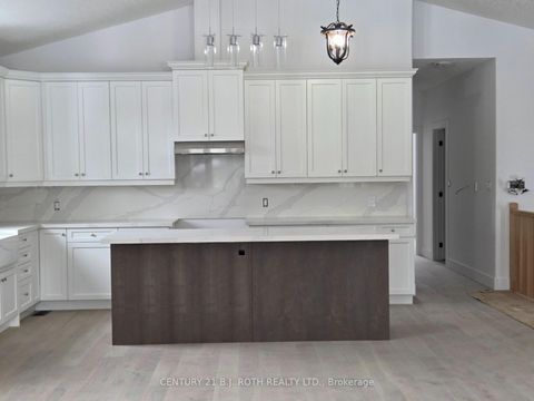 Photo 8 at 3183 Cove Avenue, Rural Innisfil, Innisfil