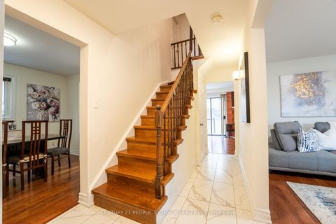 Photo 5 at 15 Kilbarry Court, South Richvale, Richmond Hill