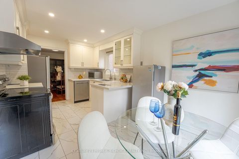Photo 19 at 15 Kilbarry Court, South Richvale, Richmond Hill