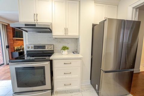 Photo 22 at 15 Kilbarry Court, South Richvale, Richmond Hill