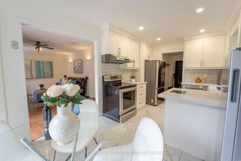 Photo 23 at 15 Kilbarry Court, South Richvale, Richmond Hill