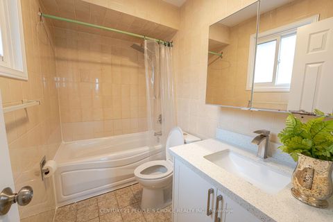 Photo 30 at 15 Kilbarry Court, South Richvale, Richmond Hill