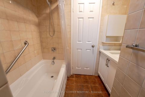 Photo 38 at 15 Kilbarry Court, South Richvale, Richmond Hill