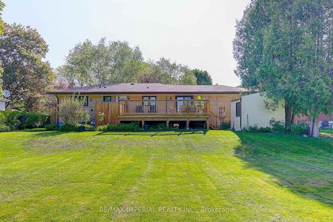 Photo 3 at 98 Belfry Drive, Leslie Valley, Newmarket