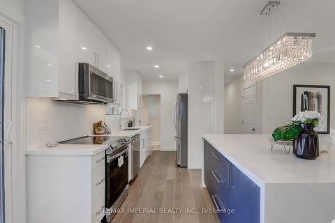 Photo 13 at 98 Belfry Drive, Leslie Valley, Newmarket