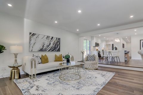 Photo 22 at 98 Belfry Drive, Leslie Valley, Newmarket