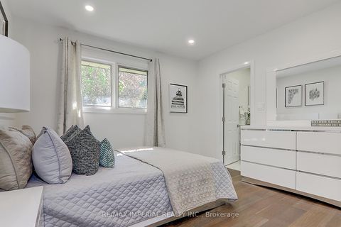 Photo 31 at 98 Belfry Drive, Leslie Valley, Newmarket