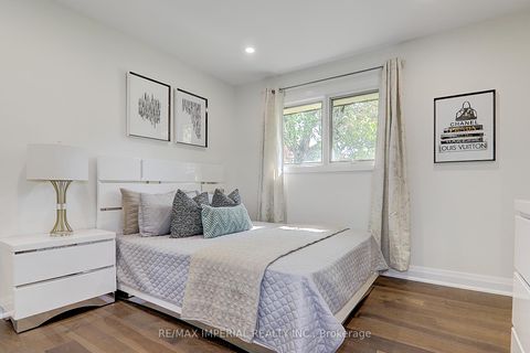 Photo 33 at 98 Belfry Drive, Leslie Valley, Newmarket