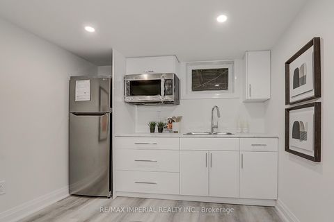 Photo 43 at 98 Belfry Drive, Leslie Valley, Newmarket