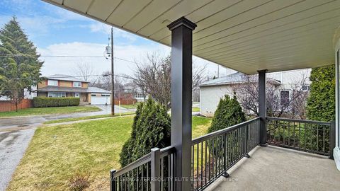 Photo 4 at 27 Doverwood Court, Newtonbrook East, Toronto