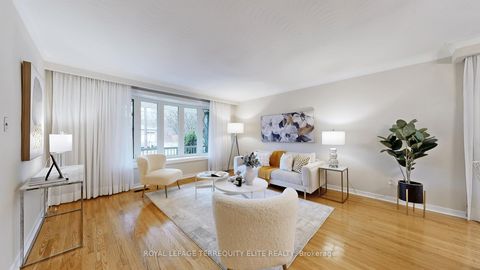 Photo 6 at 27 Doverwood Court, Newtonbrook East, Toronto