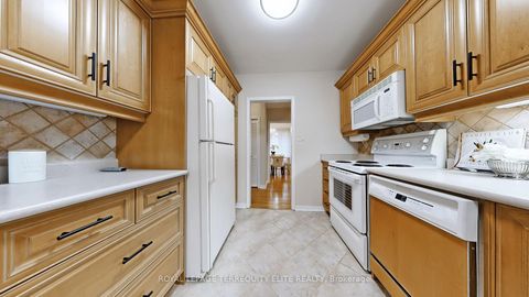 Photo 15 at 27 Doverwood Court, Newtonbrook East, Toronto