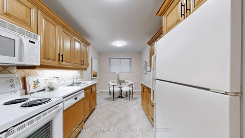 Photo 16 at 27 Doverwood Court, Newtonbrook East, Toronto