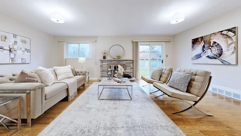 Photo 21 at 27 Doverwood Court, Newtonbrook East, Toronto