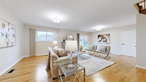 Photo 23 at 27 Doverwood Court, Newtonbrook East, Toronto