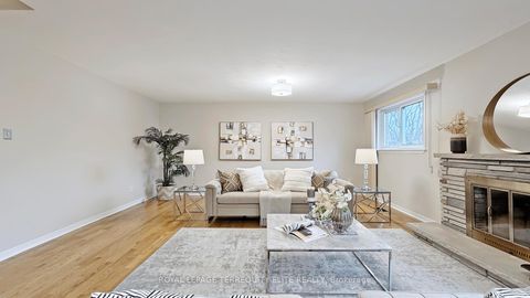 Photo 24 at 27 Doverwood Court, Newtonbrook East, Toronto