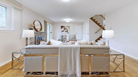 Photo 27 at 27 Doverwood Court, Newtonbrook East, Toronto