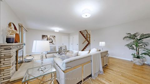 Photo 28 at 27 Doverwood Court, Newtonbrook East, Toronto
