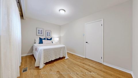 Photo 30 at 27 Doverwood Court, Newtonbrook East, Toronto