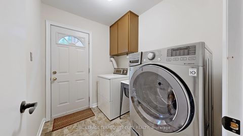 Photo 32 at 27 Doverwood Court, Newtonbrook East, Toronto