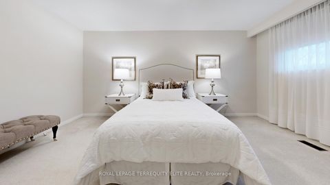 Photo 35 at 27 Doverwood Court, Newtonbrook East, Toronto