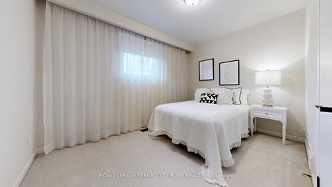 Photo 36 at 27 Doverwood Court, Newtonbrook East, Toronto