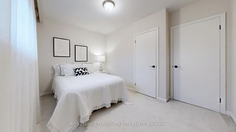 Photo 37 at 27 Doverwood Court, Newtonbrook East, Toronto