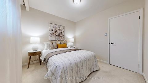 Photo 39 at 27 Doverwood Court, Newtonbrook East, Toronto