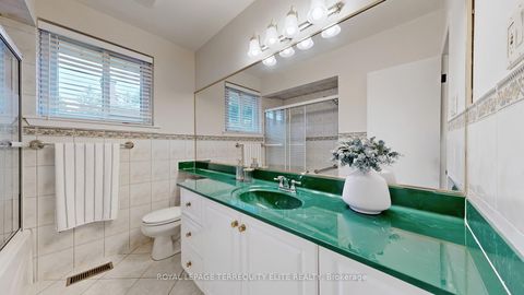 Photo 41 at 27 Doverwood Court, Newtonbrook East, Toronto