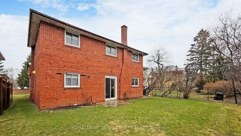 Photo 48 at 27 Doverwood Court, Newtonbrook East, Toronto